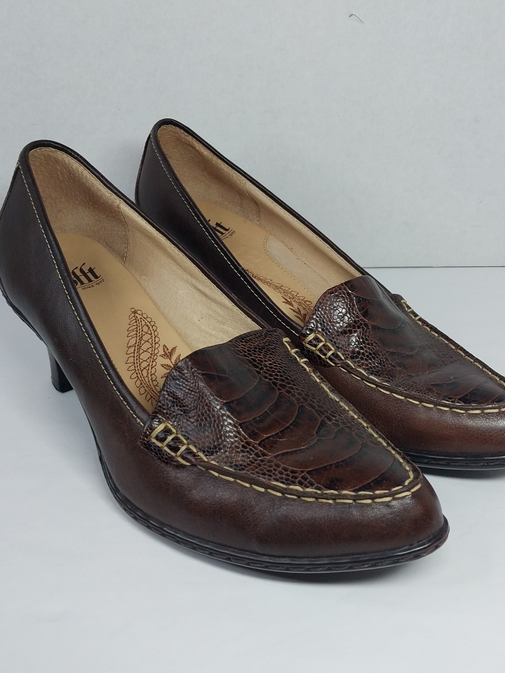Sofft Women's Size 8 Dark Brown Croc Embossed Leather Vintage Preppy Heels Shoes
